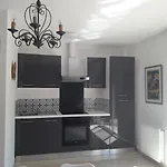 בית נופש Maison Dans Propriete Avec Cour Corneilhan