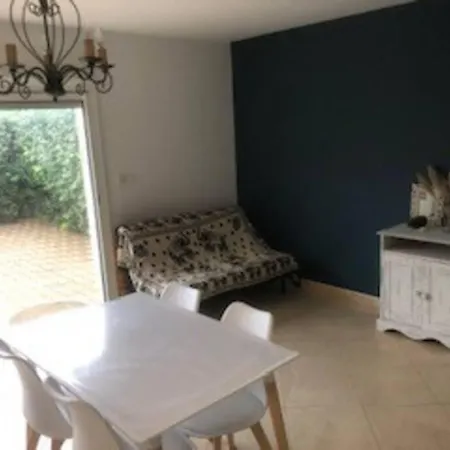 Casa de Férias Maison Dans Propriete Avec Cour