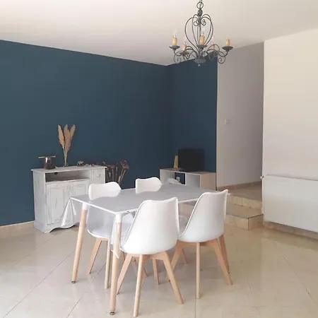 Casa de Férias Maison Dans Propriete Avec Cour