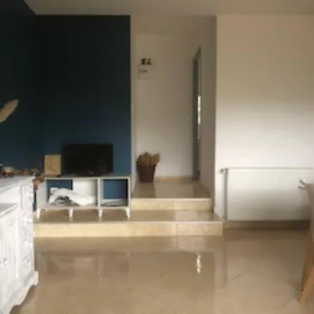 Maison Dans Propriete Avec Cour Vakantiehuis