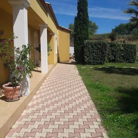 Maison Dans Propriete Avec Cour