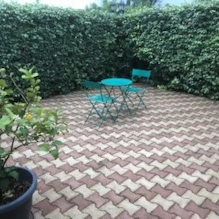 Maison Dans Propriete Avec Cour Vakantiehuis Corneilhan