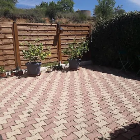 Maison Dans Propriete Avec Cour