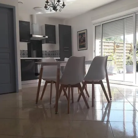 Casa de Férias Maison Dans Propriete Avec Cour