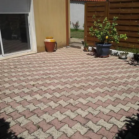 Maison Dans Propriete Avec Cour *