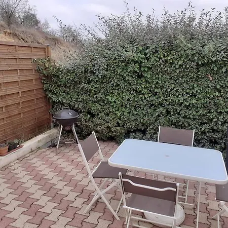 Maison Dans Propriete Avec Cour