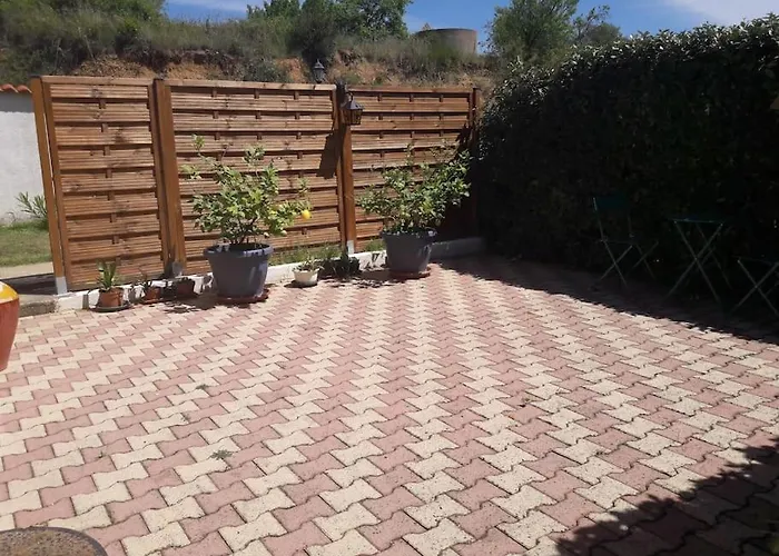 Maison Dans Propriete Avec Cour