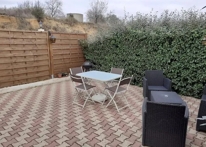 Дом отдыха Maison Dans Propriete Avec Cour *