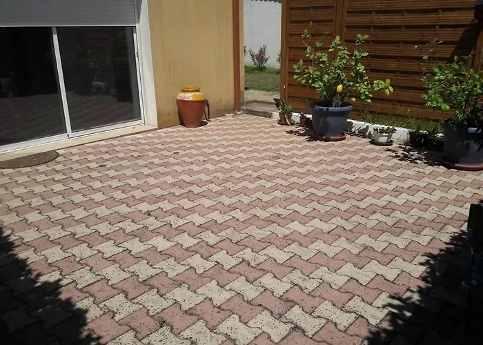 Maison Dans Propriete Avec Cour *