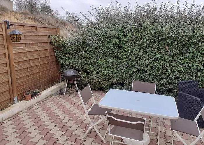 Maison Dans Propriete Avec Cour